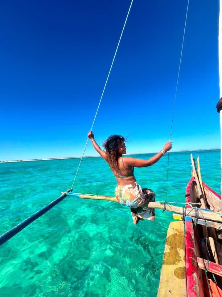 Anakao — lagon et pirogues à voile
