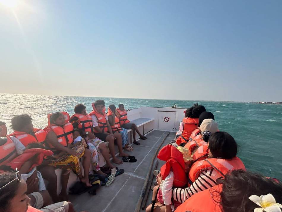Traversée en bateau vers Anakao avec un groupe de voyageurs